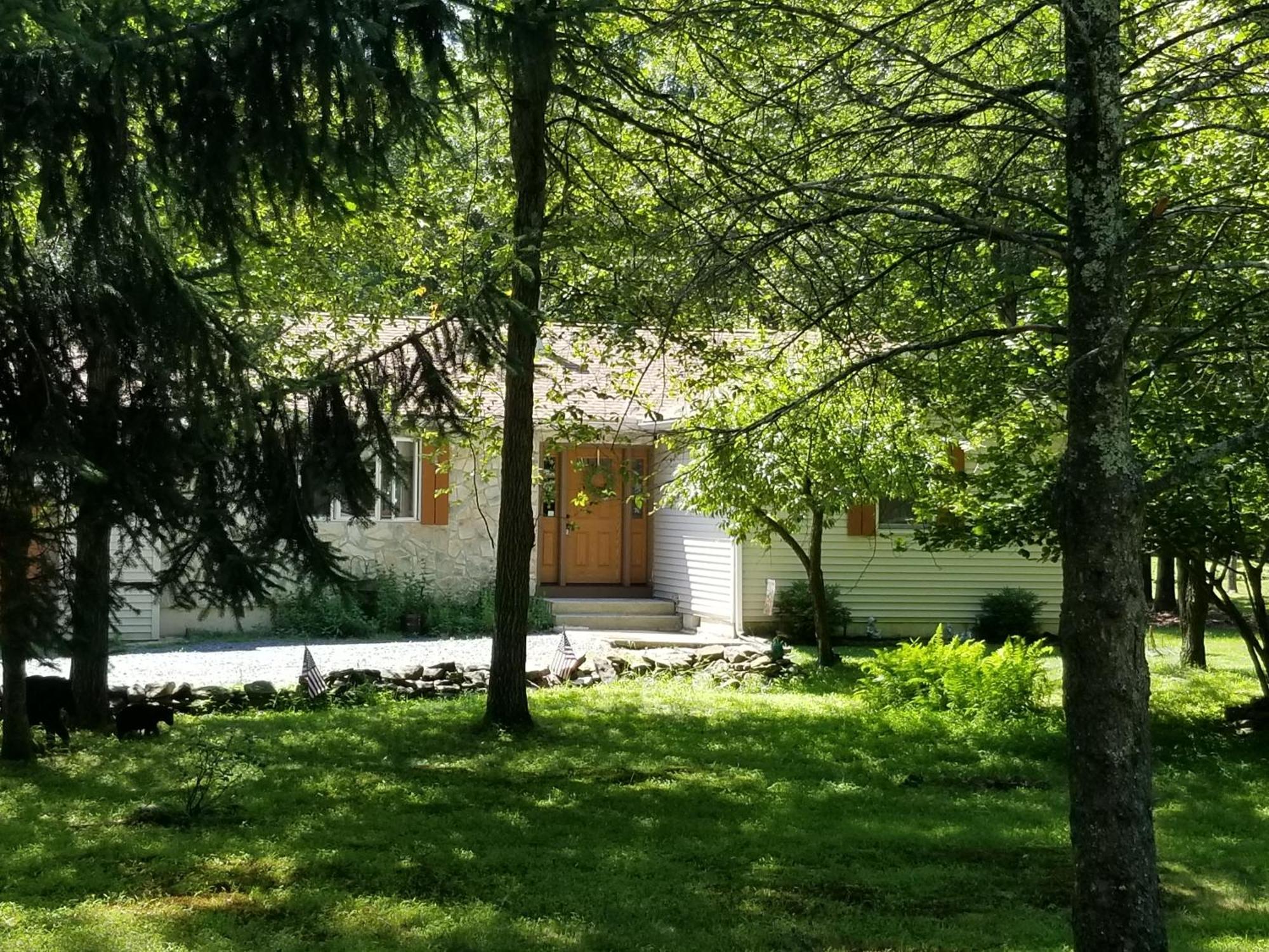 Serenity And Fun All In One In This Cozy Pocono Cabin Jim Thorpe Eksteriør bilde